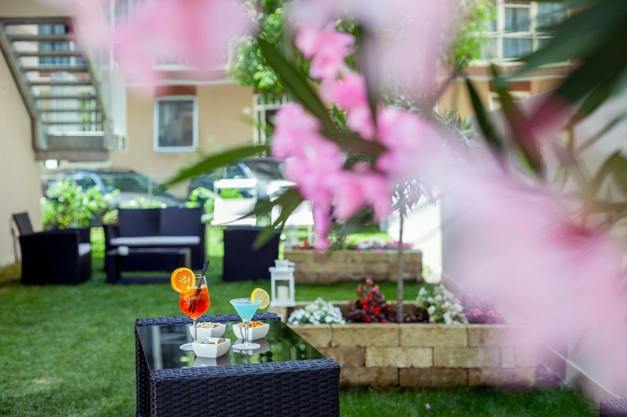Hotel Gioia Rimini Kültér fotó